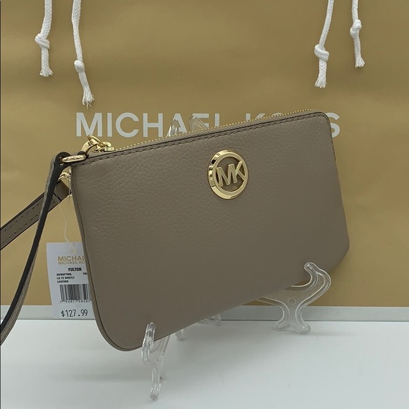 MICHAEL KORS FULTON LG TZ WRISTLET LEATHER TRUFFLE - Picture 12 of 16